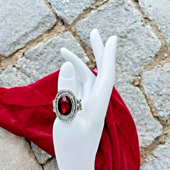 Red Faceted Cocktail Ring Jewel Rhinestone Oval Gem Stretch Ring Costume Jewelry - Picture 1 of 9